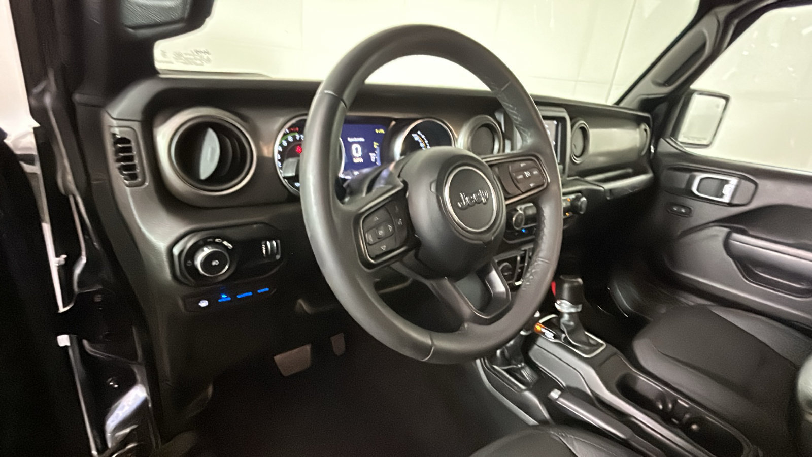 Used 2023 Jeep Wrangler Unlimited w/ Safety Group AWD/4WD image 16