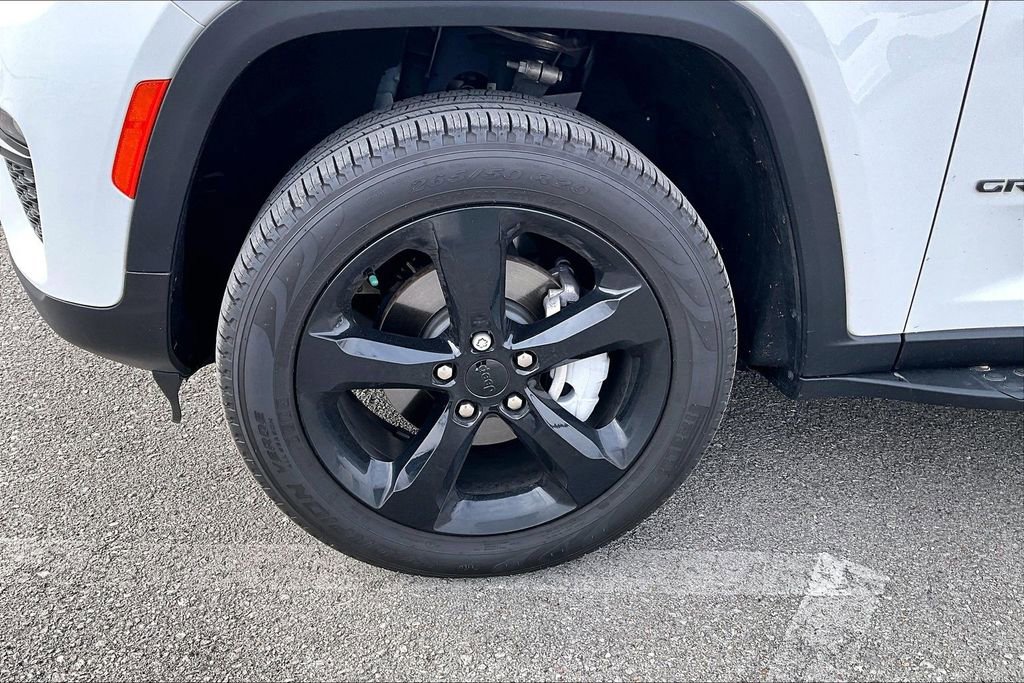Used 2024 Jeep Grand Cherokee Limited w/ Black Appearance Package image 12