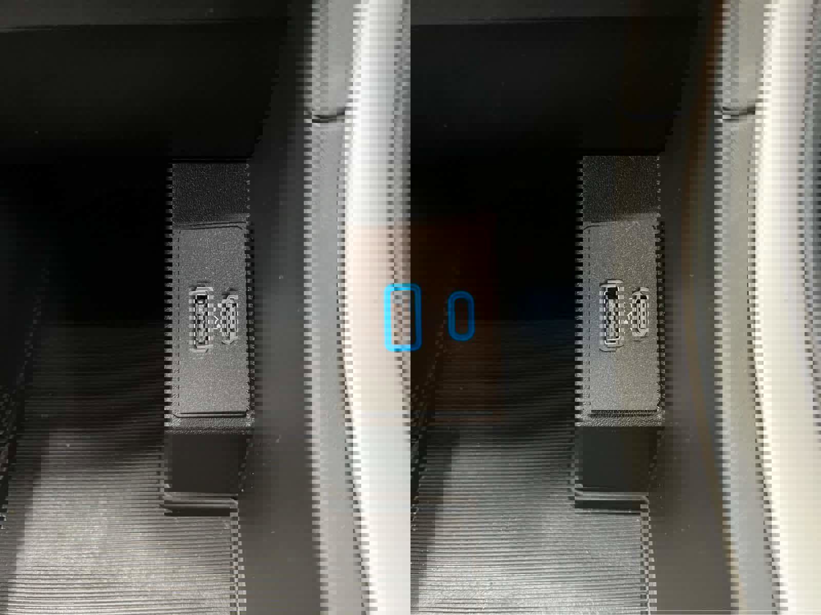 Used 2024 Ford Edge SE w/ Black Appearance Package image 28