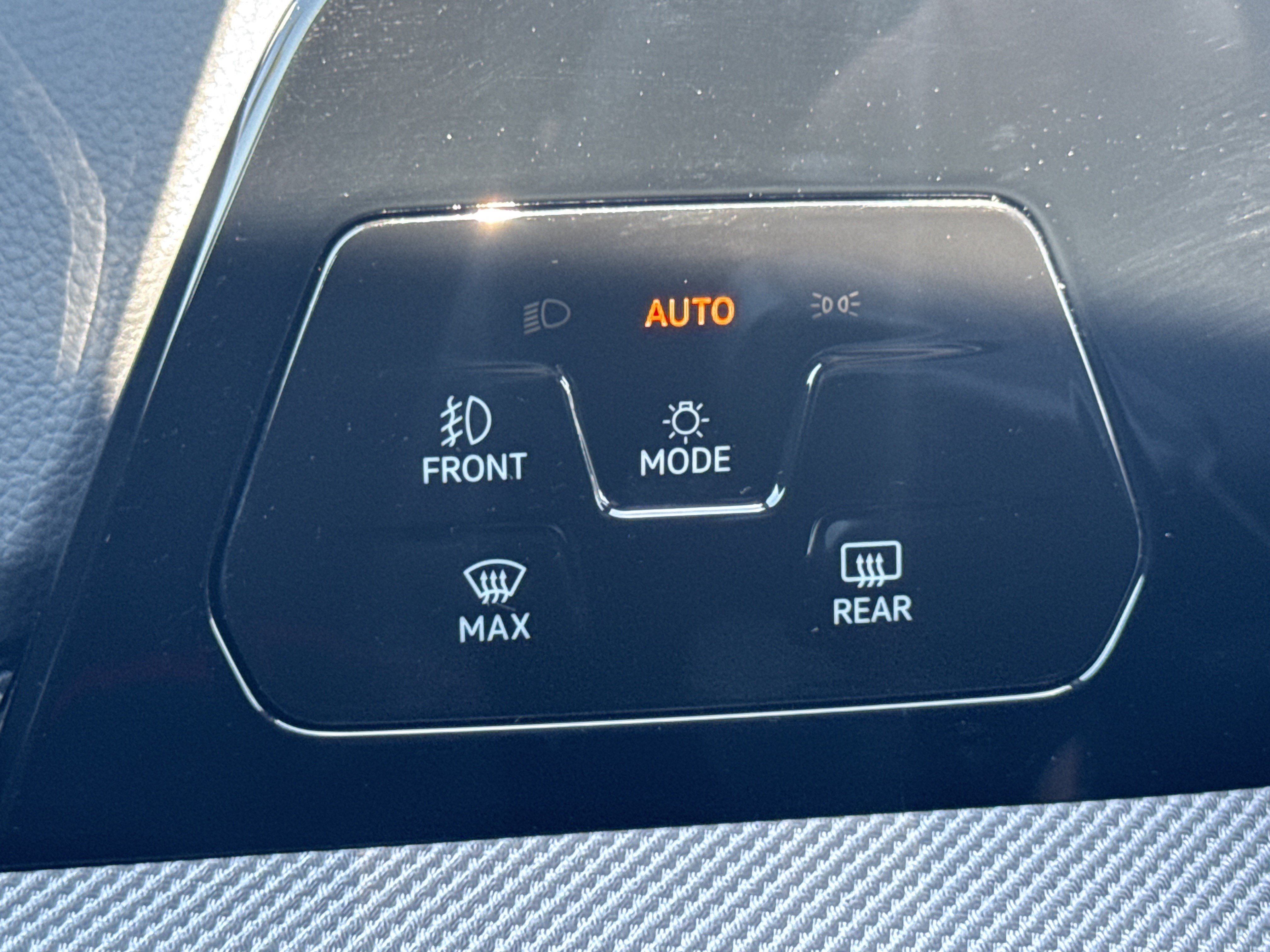 New 2026 Volkswagen Golf SE FWD image 23