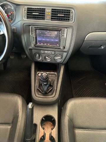 Used 2017 Volkswagen Jetta SE image 18