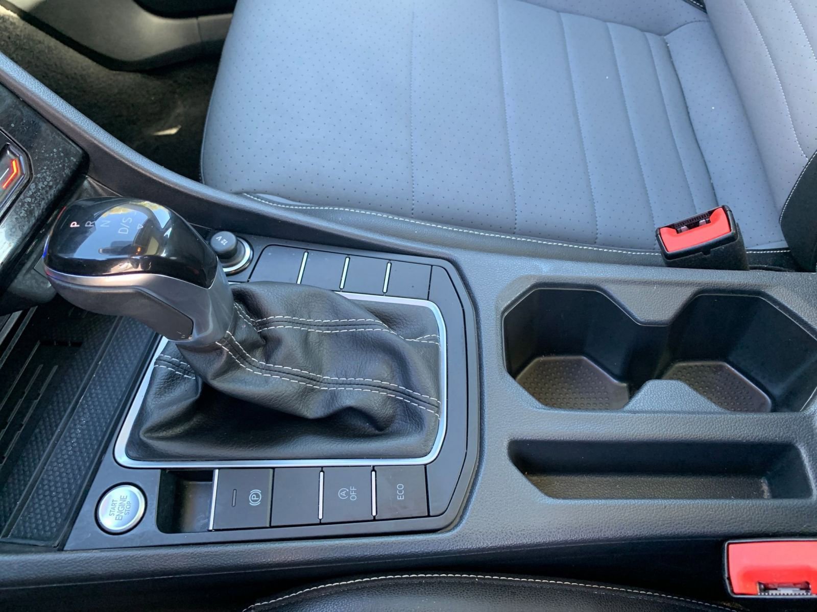 Used 2025 Volkswagen Jetta SE image 40