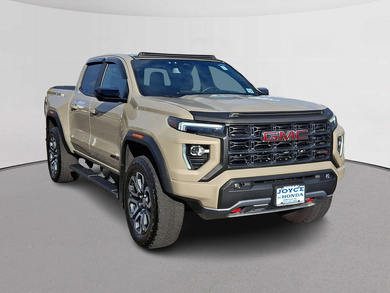 Used 2024 GMC Canyon AT4 w/ AT4 Premium Package AWD/4WD image 2