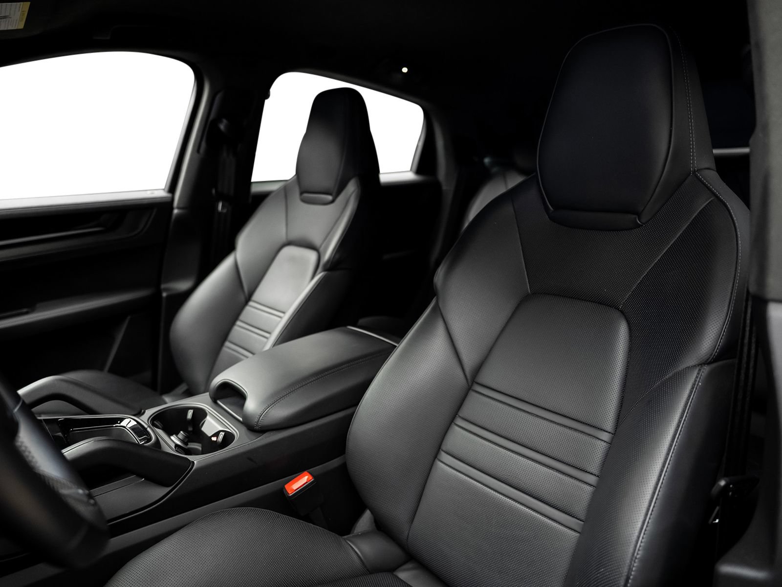 Used 2024 Porsche Cayenne Turbo GT AWD/4WD image 31