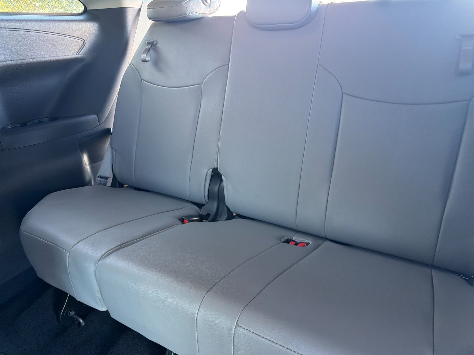 Used 2025 Toyota Sienna XLE FWD image 14