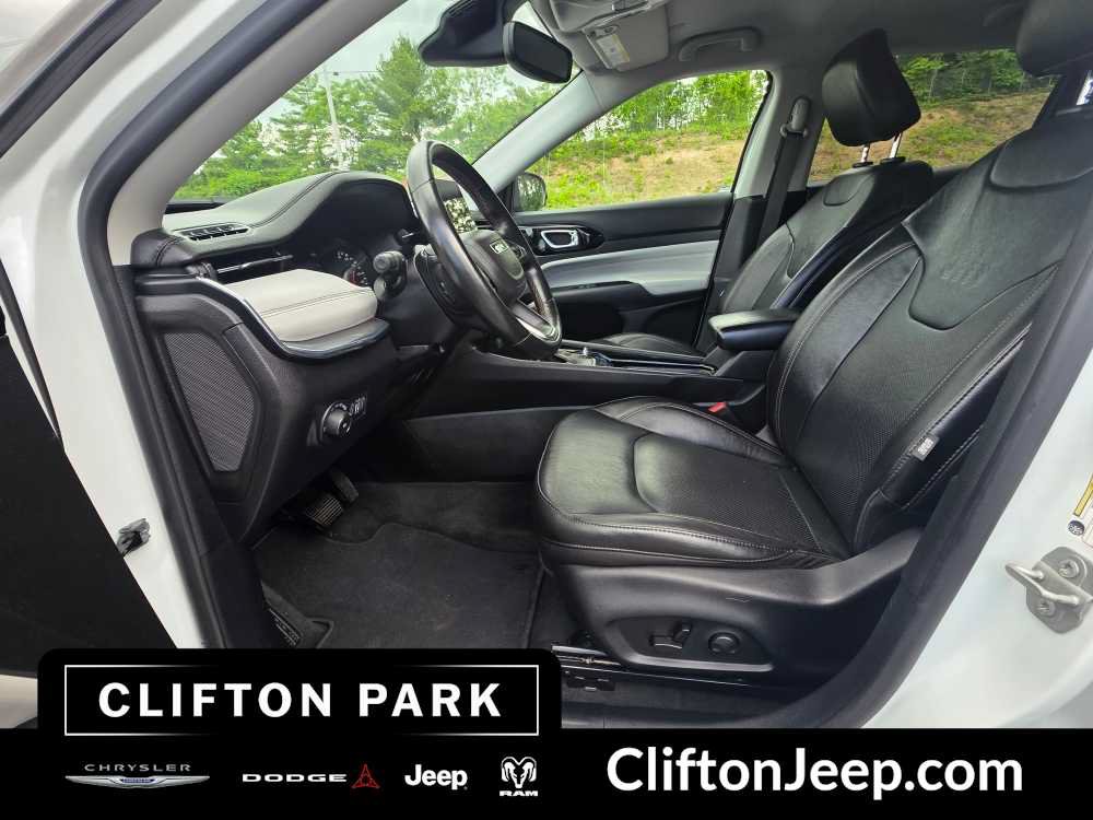 Used 2022 Jeep Compass Limited AWD/4WD image 10