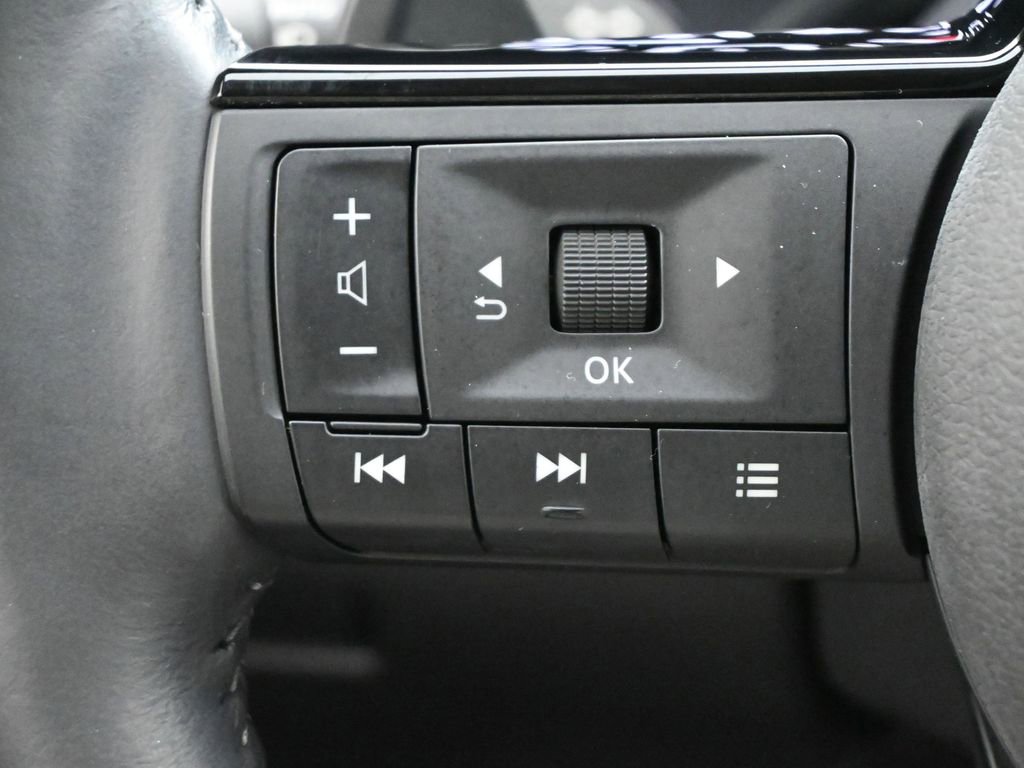 Used 2023 Nissan Rogue SL w/ SL Premium Package image 7