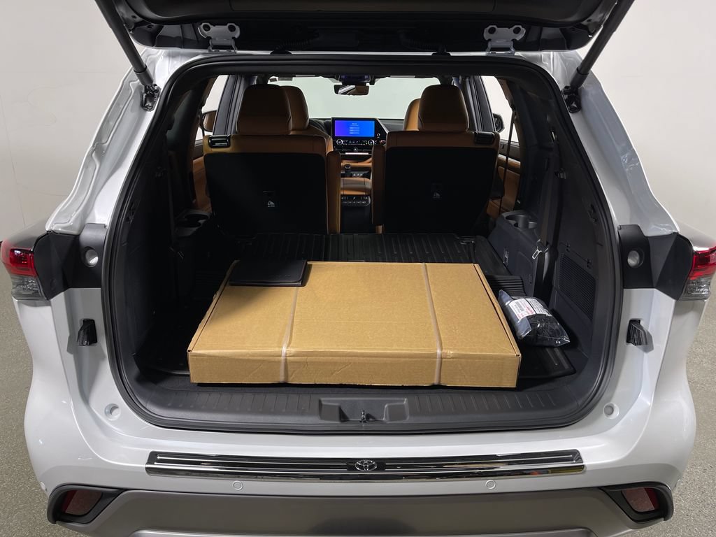 New 2026 Toyota Highlander Platinum AWD/4WD image 10