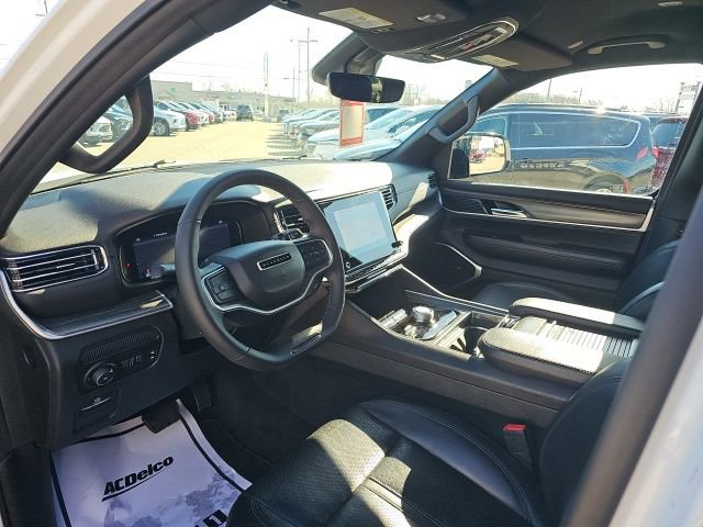 Used 2023 Jeep Wagoneer L Series II image 10