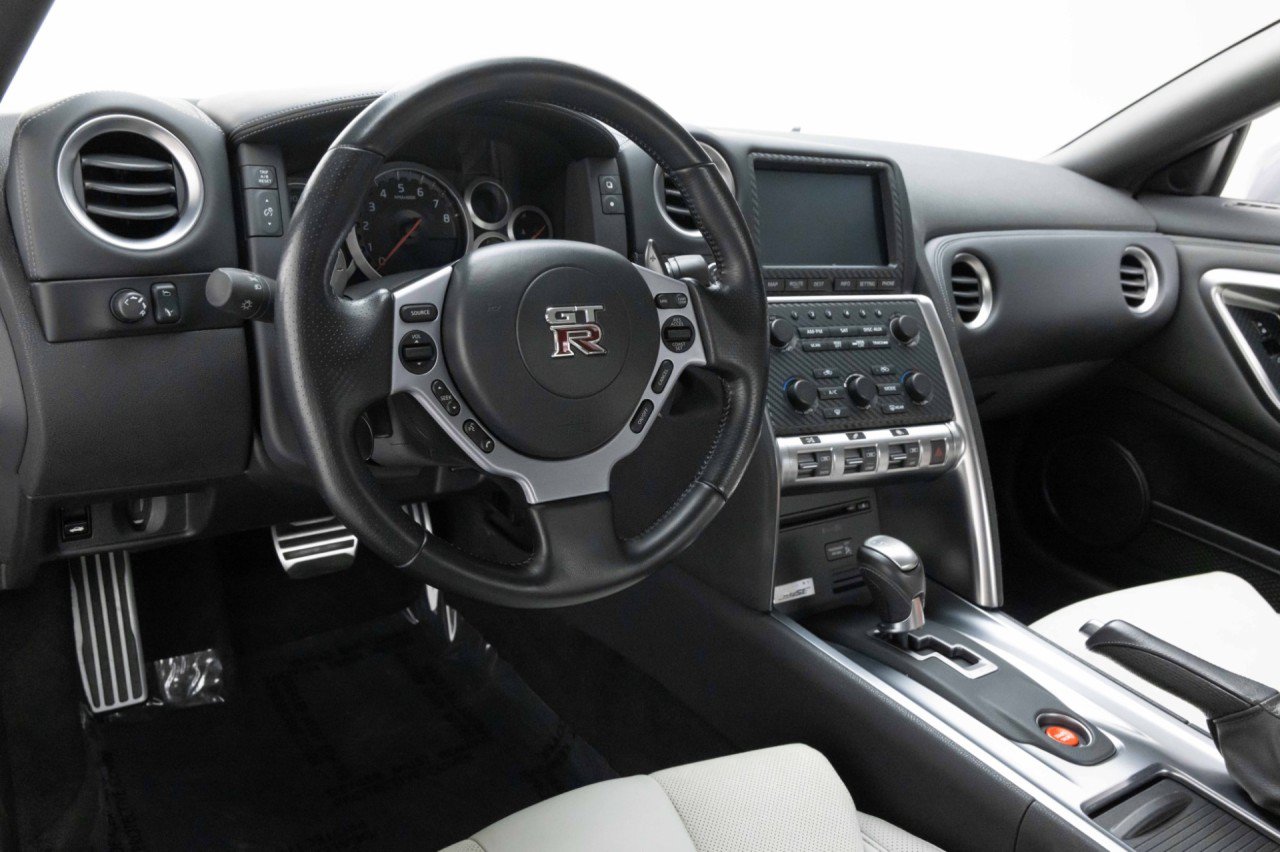 Used 2010 Nissan GT-R Premium AWD/4WD image 6