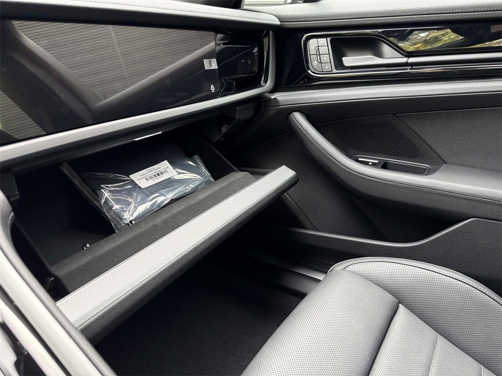 New 2025 Porsche Panamera 4 image 19