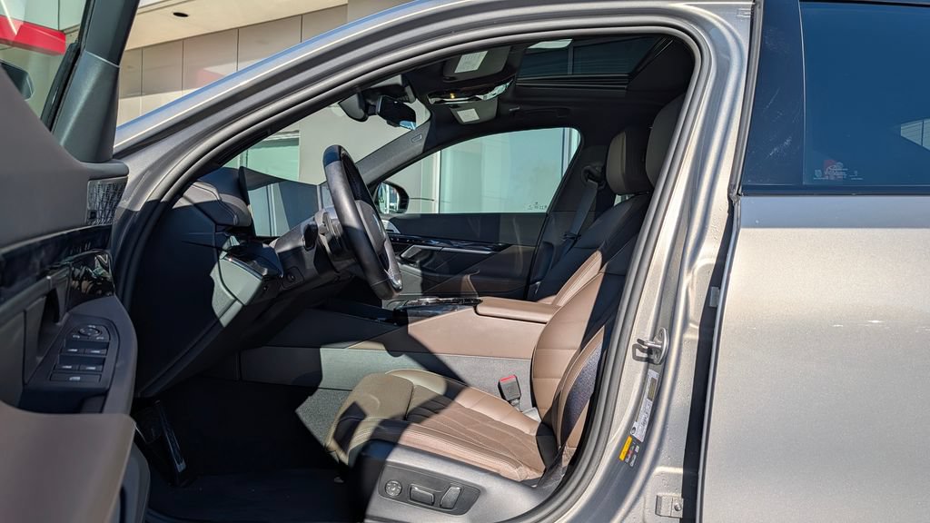 Used 2024 BMW i5 M60 w/ Premium Package AWD/4WD image 6