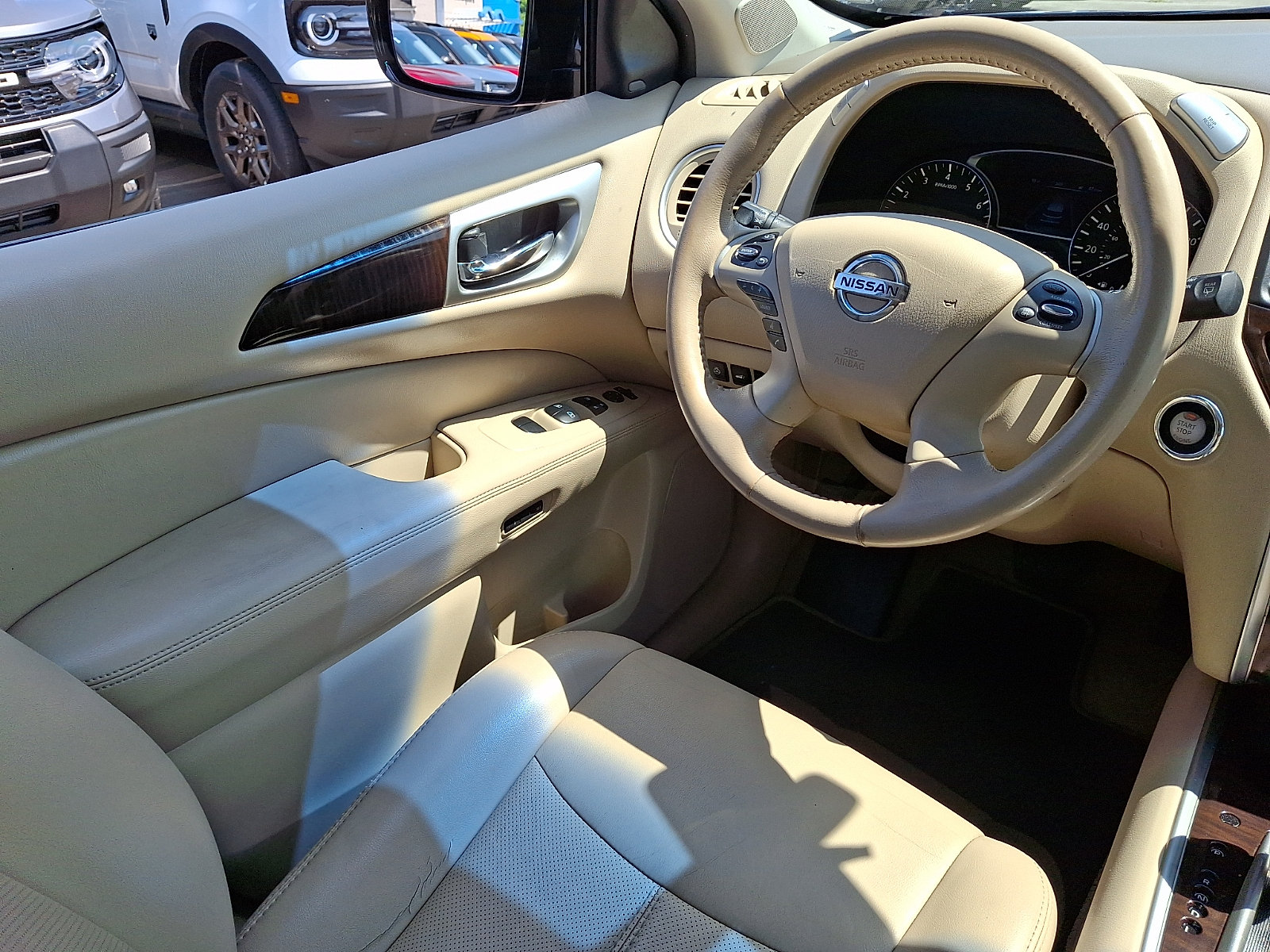 Used 2015 Nissan Pathfinder Platinum w/ Family Entertainment Package AWD/4WD image 14