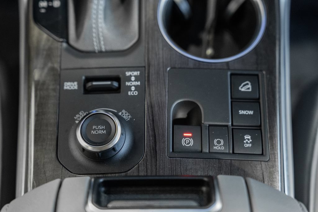 Used 2023 Toyota Highlander Limited AWD/4WD image 28