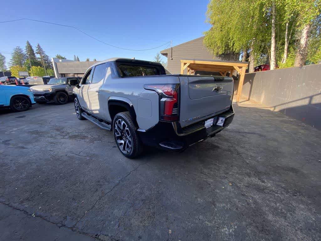 Used 2025 Chevrolet Silverado EV RST AWD/4WD image 4