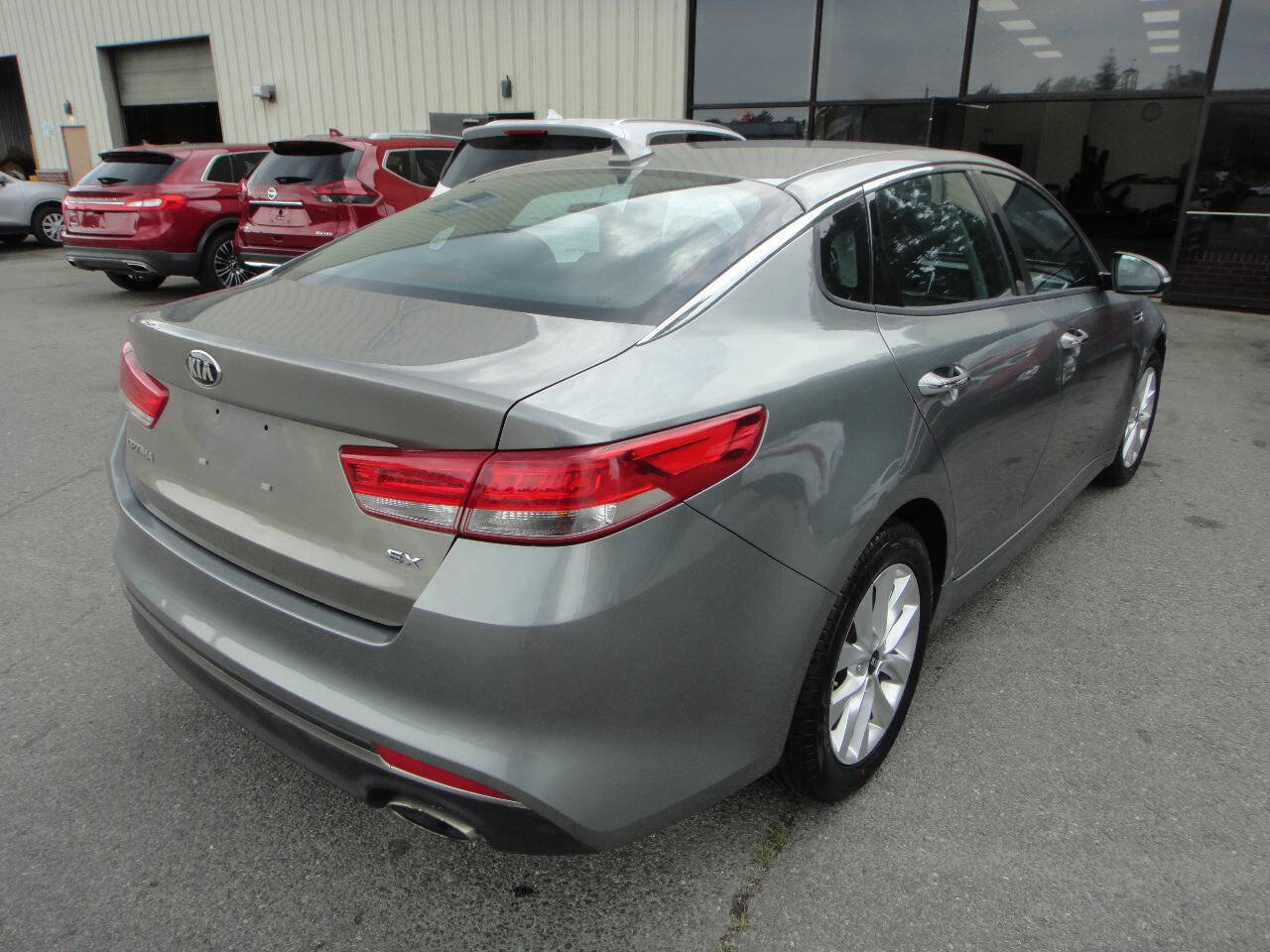 Used 2017 Kia Optima EX image 4