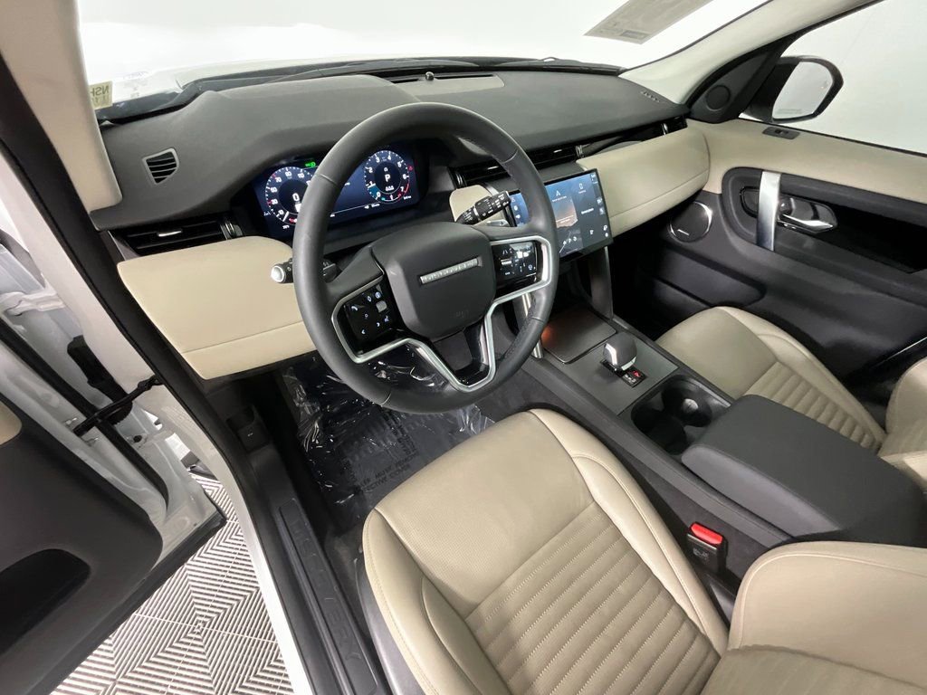 Used 2025 Land Rover Discovery Sport S image 15