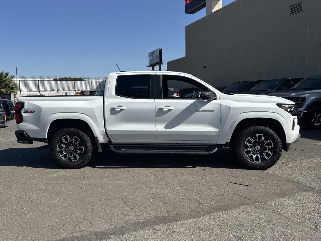 Used 2025 Chevrolet Colorado Z71 AWD/4WD image 2
