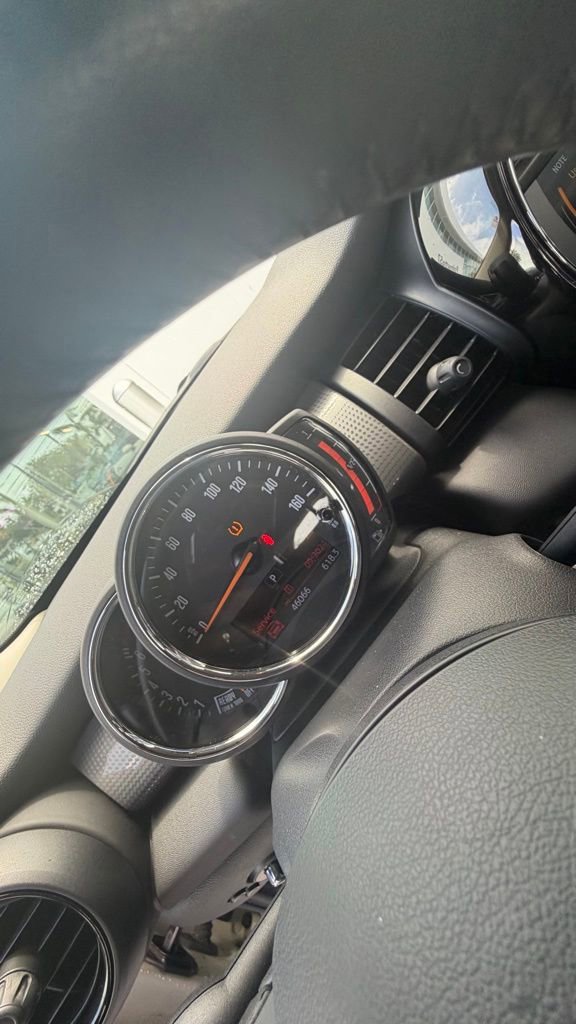 Used 2019 MINI Cooper 2-Door Hardtop image 2