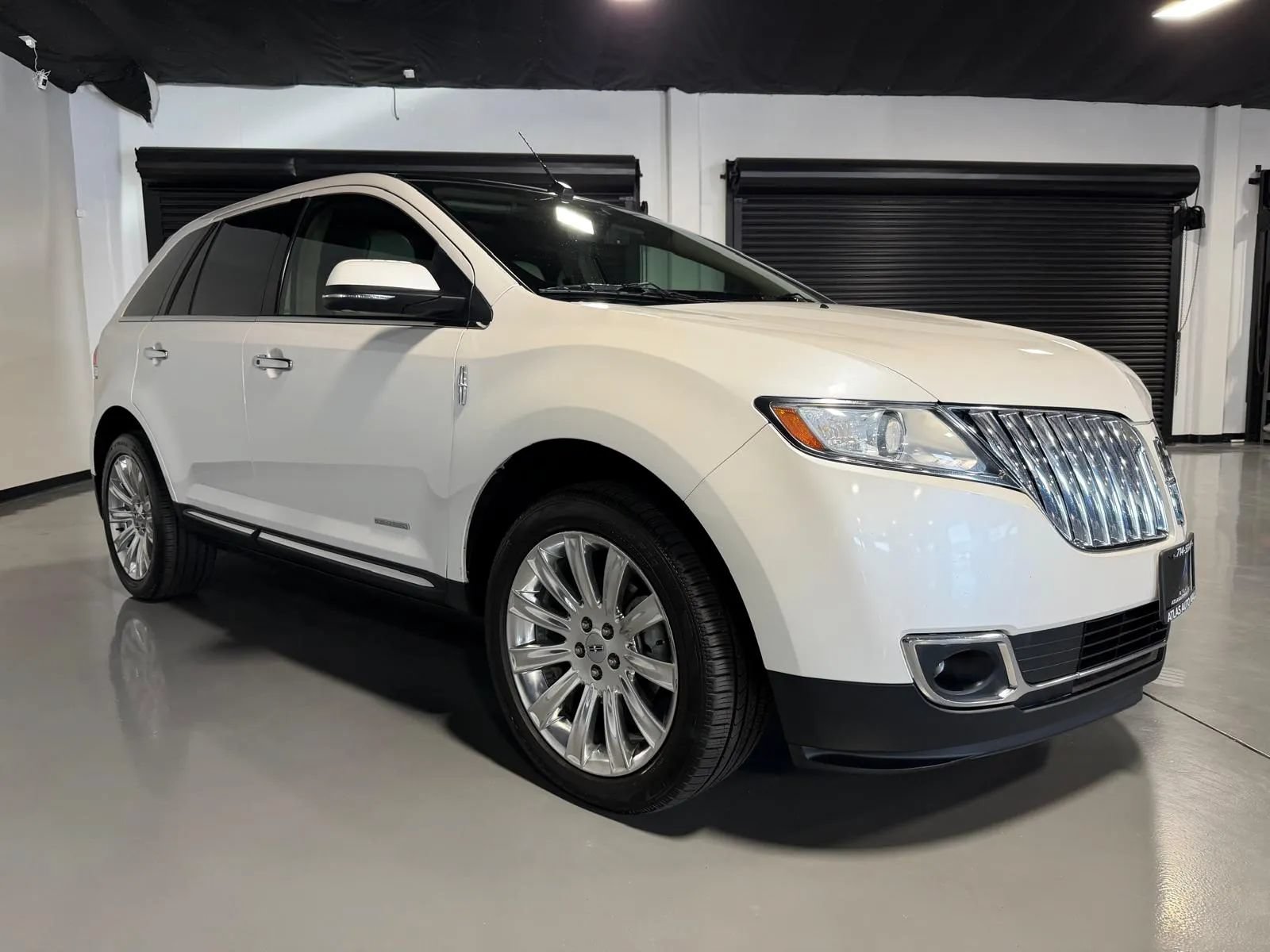 Used 2014 Lincoln MKX FWD w/ Equipment Group 101A image 3