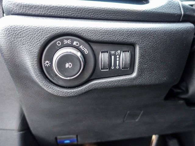 Used 2023 Chrysler Pacifica Limited w/ S Appearance Package image 25