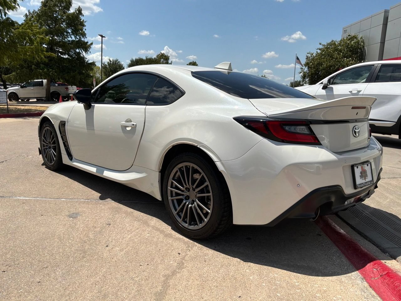 Used 2023 Toyota GR86 Premium RWD image 8