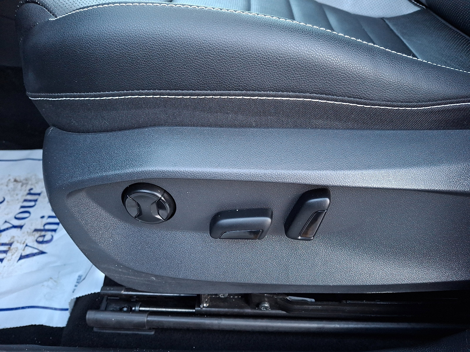 Used 2022 Volkswagen Taos SEL image 15