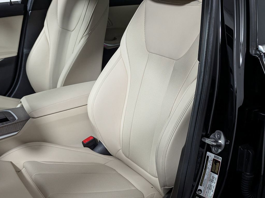 Used 2025 BMW 330i xDrive Sedan w/ Convenience Package image 17