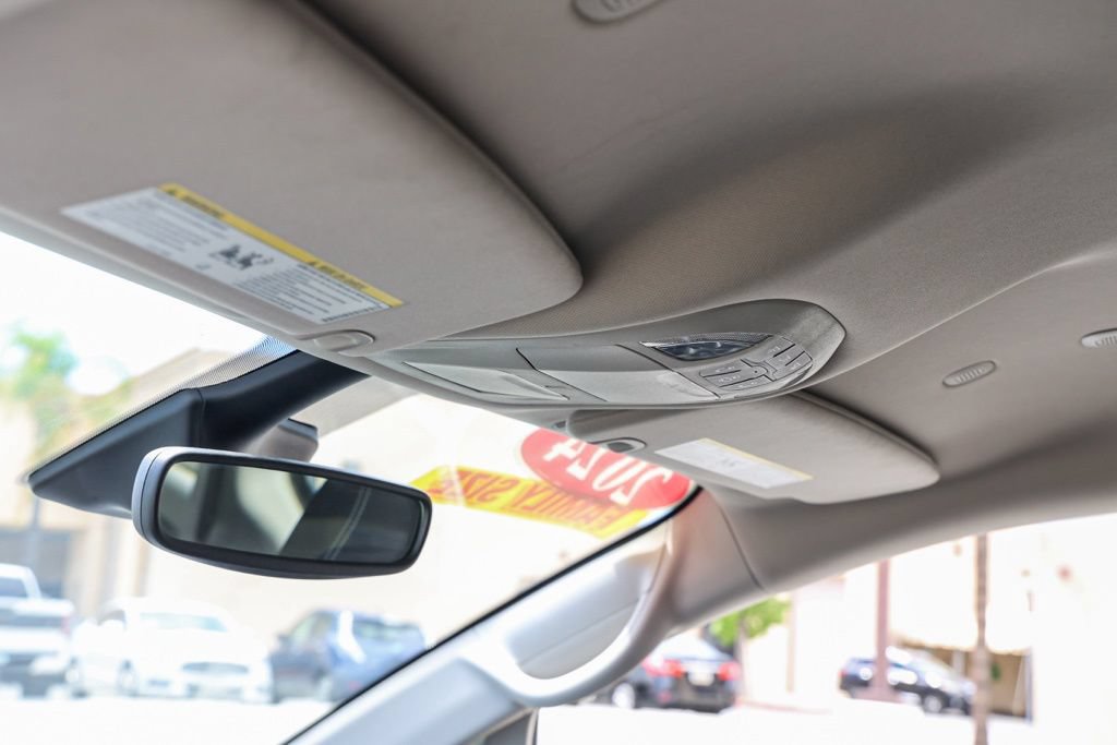 Used 2024 Chrysler Voyager LX FWD image 14