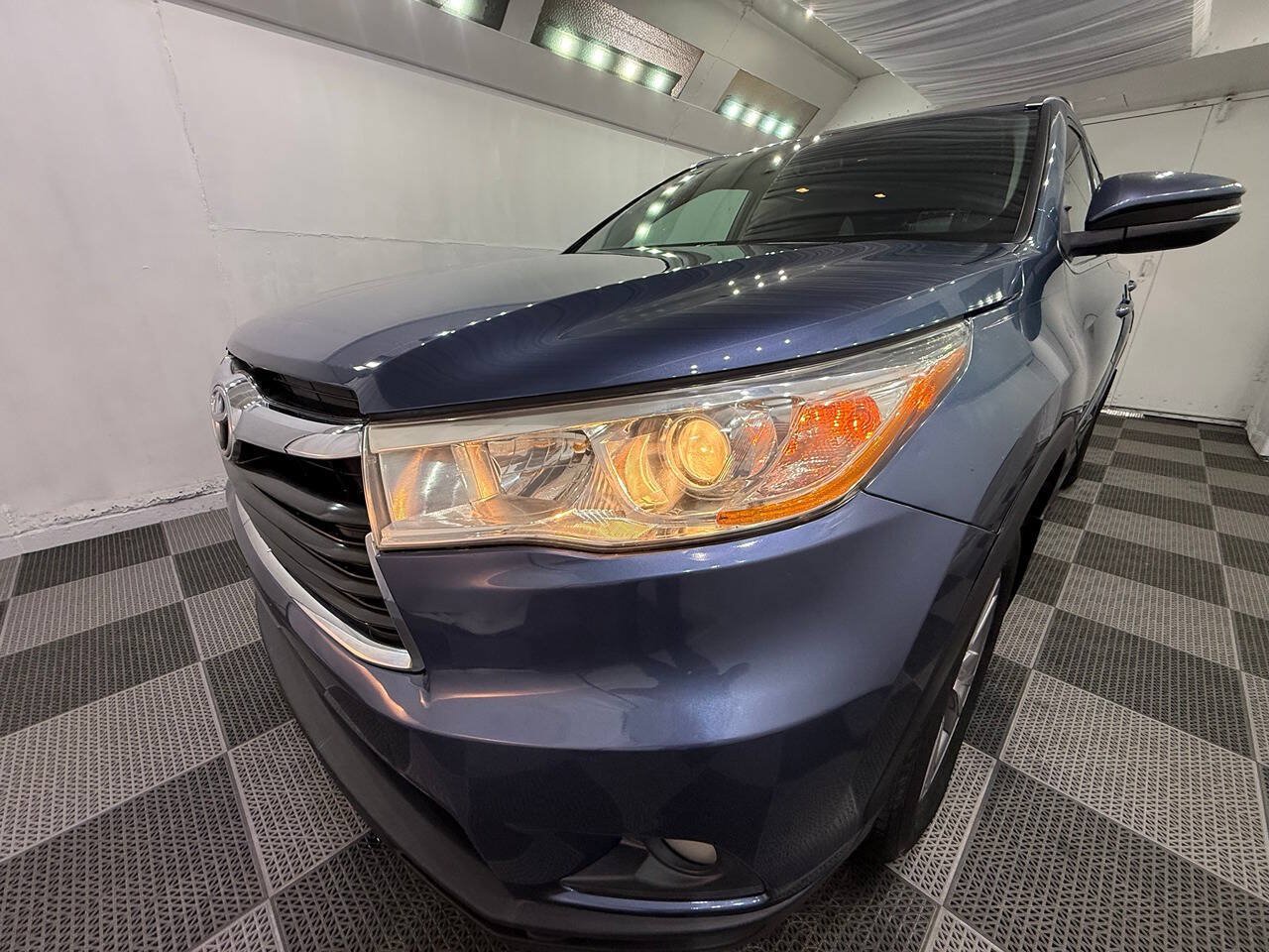 Used 2014 Toyota Highlander XLE AWD/4WD image 34