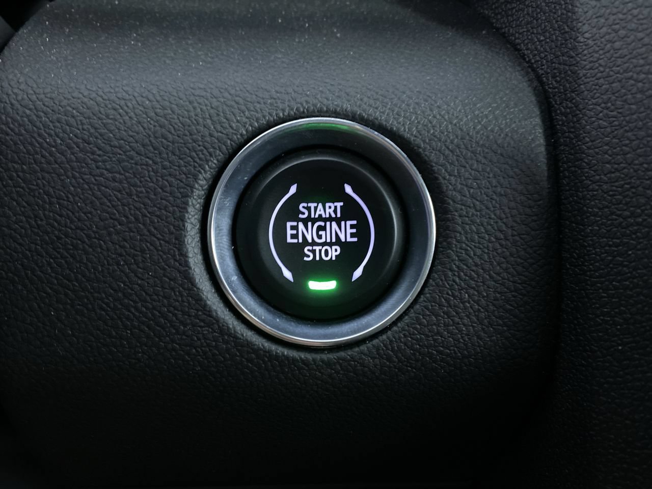 Certified 2026 GMC Acadia Elevation w/ Elevation Premium Package FWD image 9