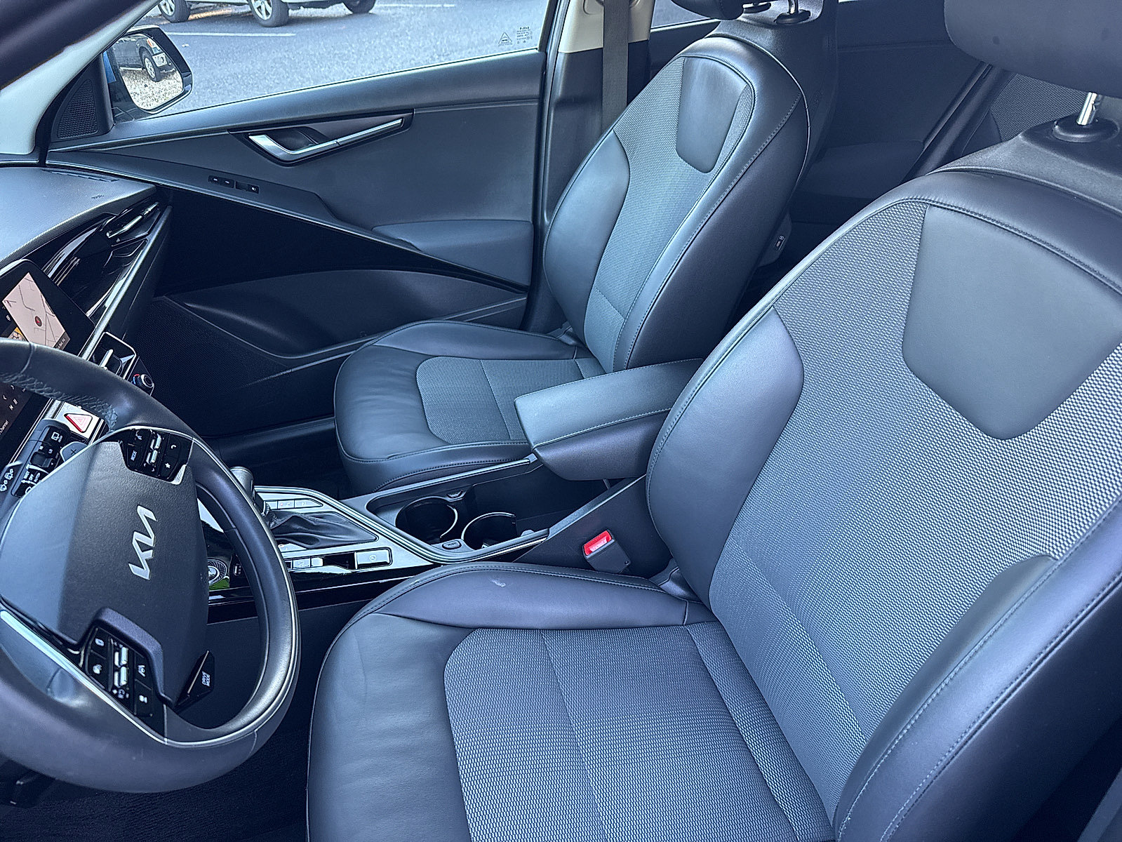 Used 2023 Kia Niro EX Touring FWD image 26