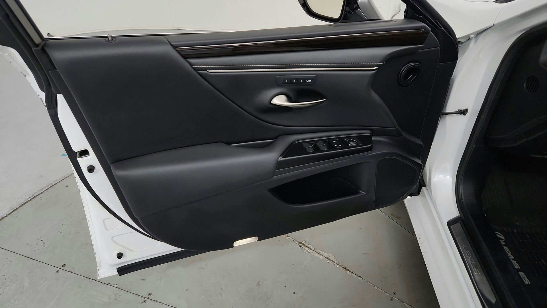 Used 2019 Lexus ES 350 w/ Premium Package image 18