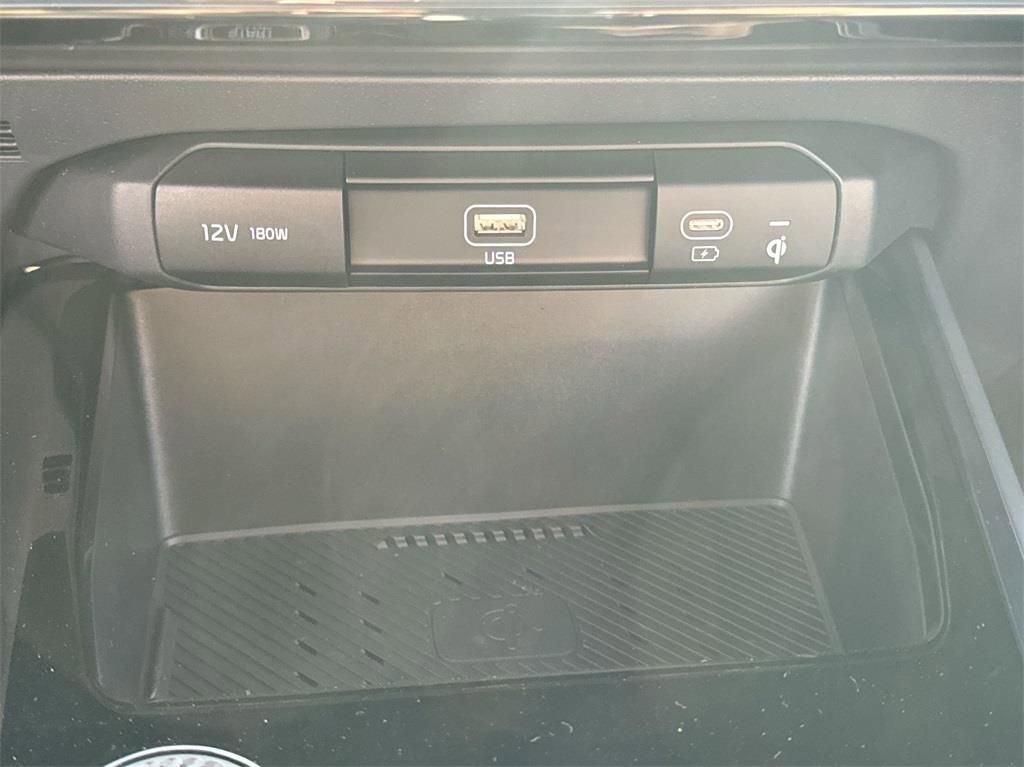 Certified 2025 Kia Niro EX image 32