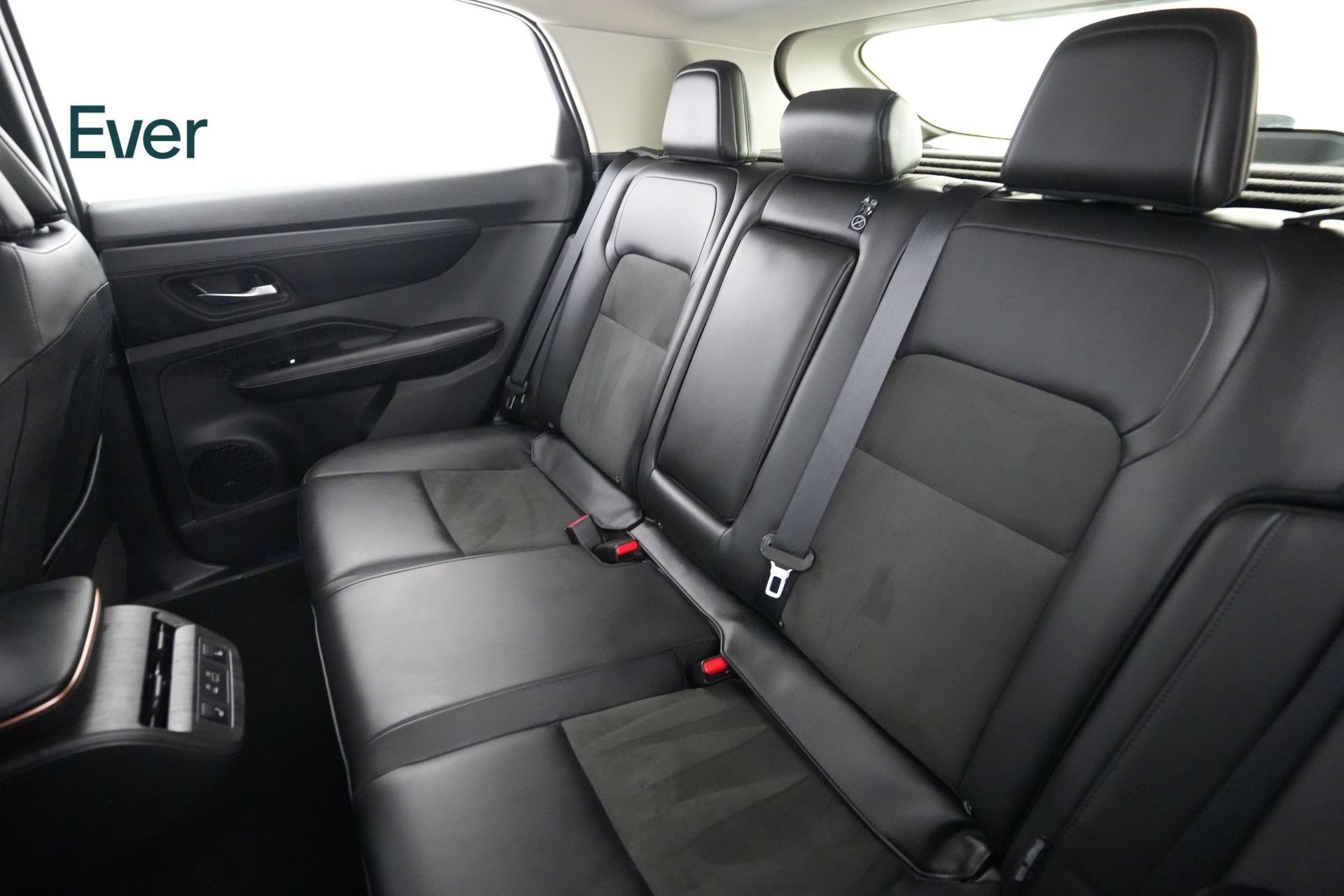Used 2024 Nissan Ariya AWD image 24