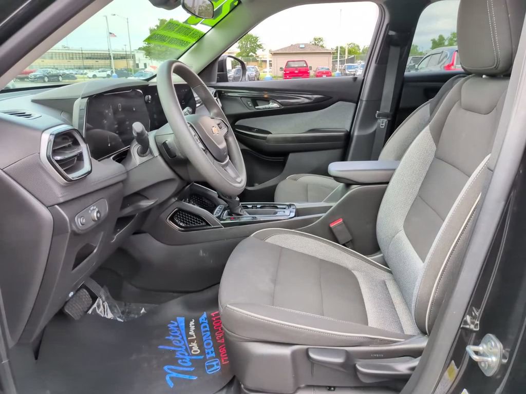 Used 2025 Chevrolet TrailBlazer LT FWD image 20