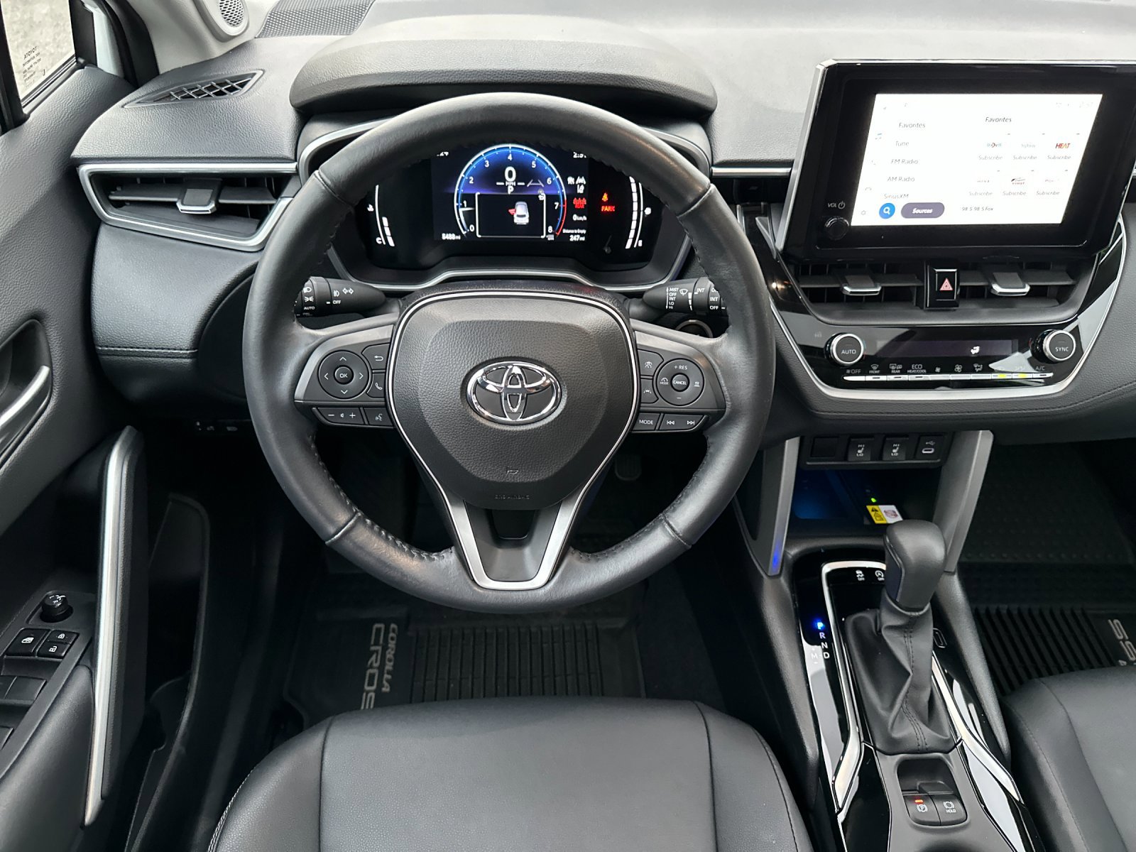 Used 2023 Toyota Corolla Cross XLE image 14