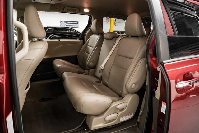 Used 2019 Toyota Sienna XLE Premium FWD image 33