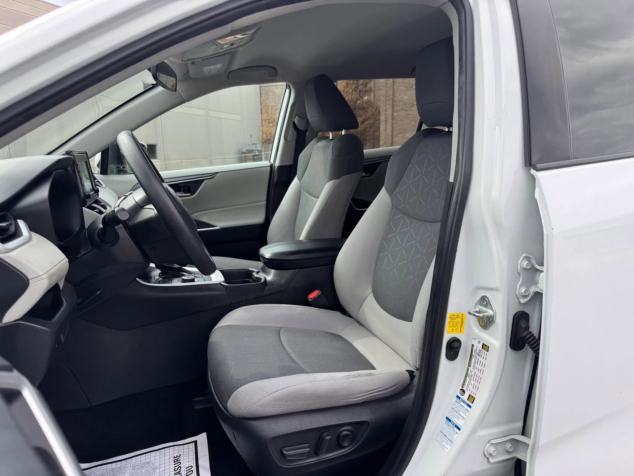 Used 2021 Toyota RAV4 XLE w/ Carpet Mat Package (TMS) image 14