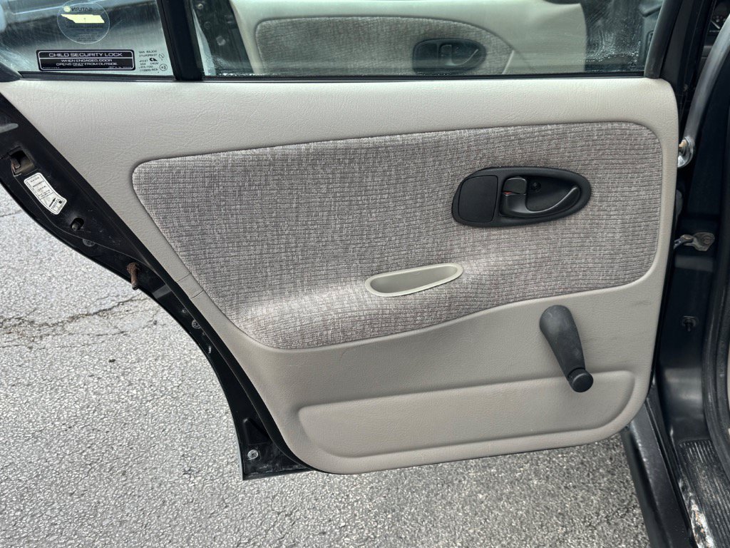 Used 2002 Saturn S-Series SL2 FWD image 15