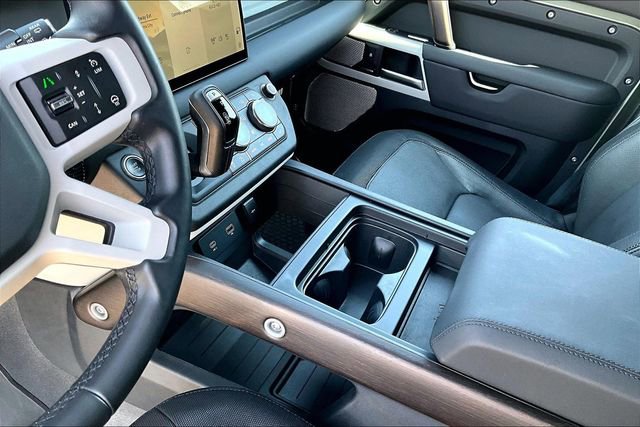 Used 2024 Land Rover Defender 130 X-Dynamic SE image 14