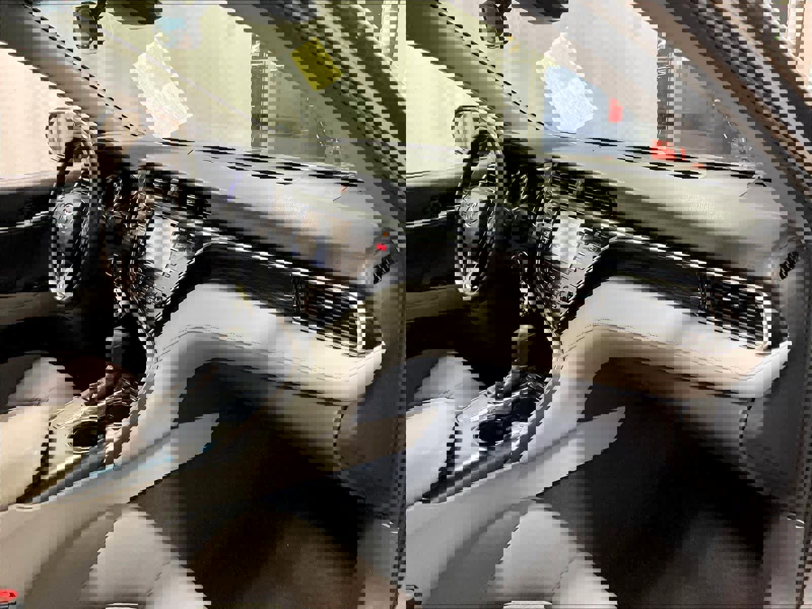 Used 2018 Toyota Camry LE image 14