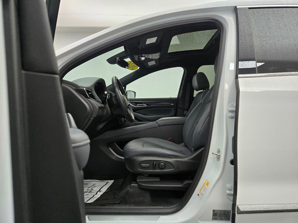 Used 2024 Buick Enclave Essence image 30