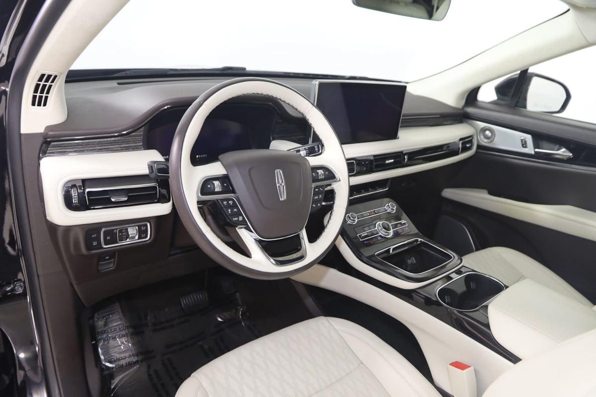 Used 2023 Lincoln Nautilus Black Label AWD/4WD image 28