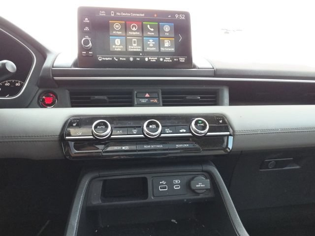 Used 2023 Honda Pilot Touring image 10