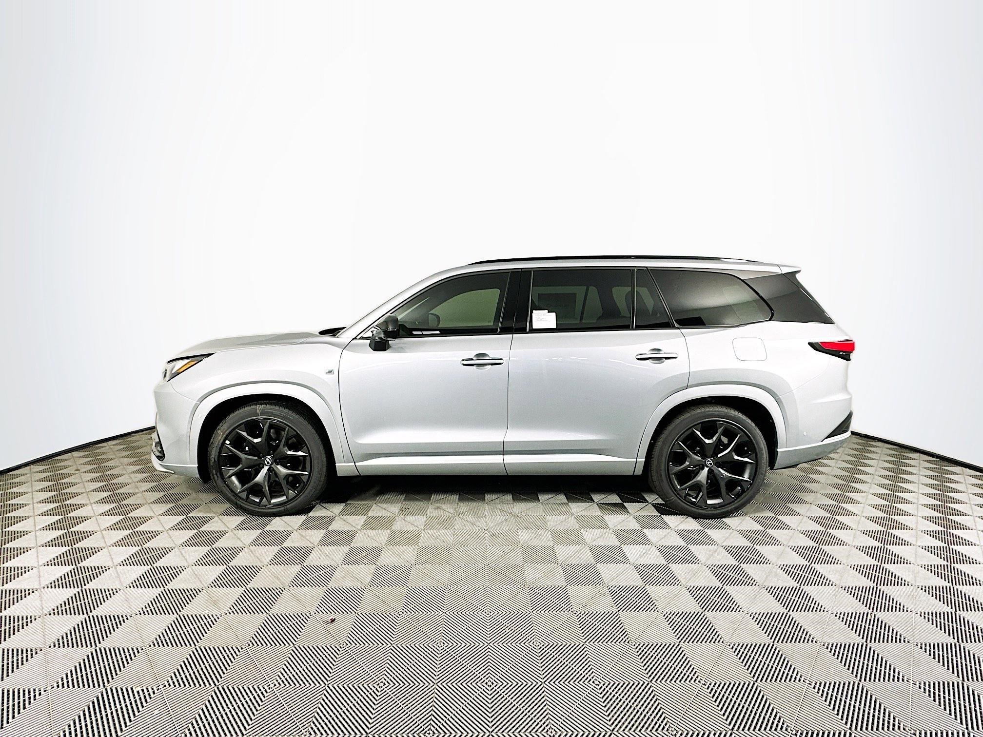 New 2026 Lexus TX 500h AWD image 4