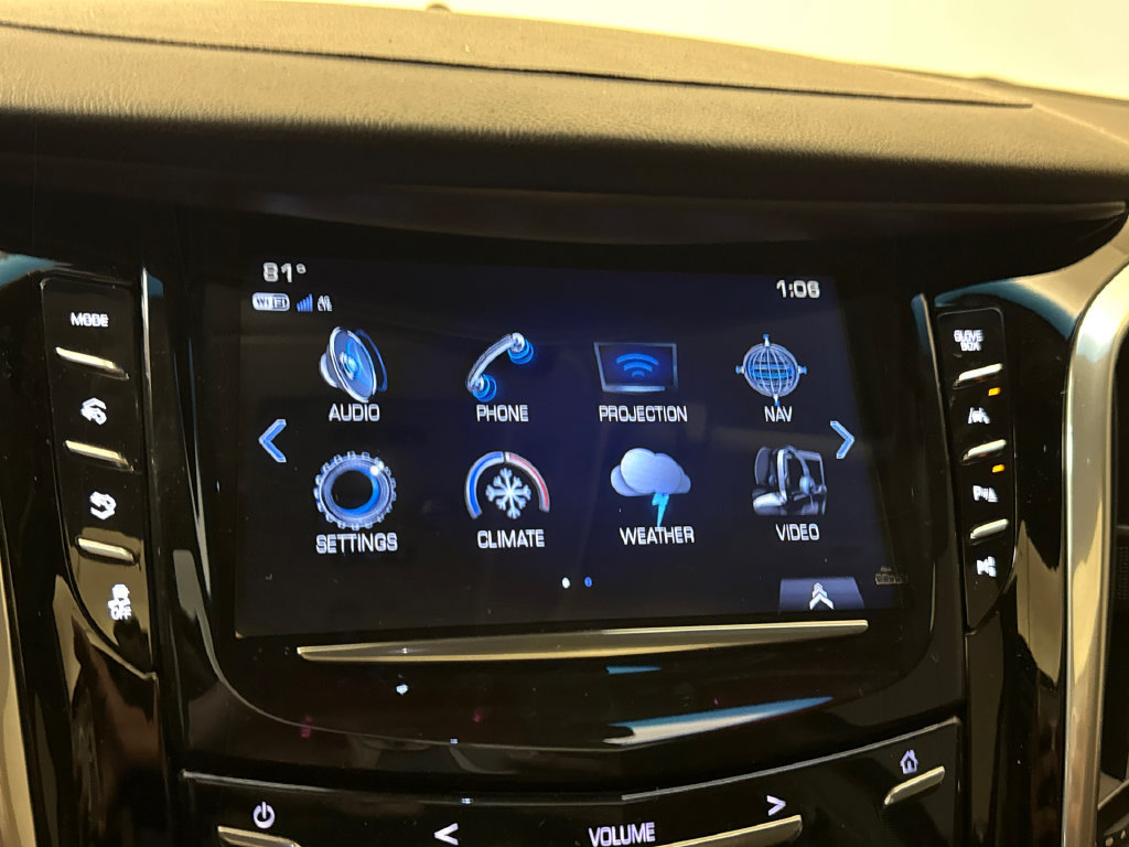 Used 2020 Cadillac Escalade Premium Luxury w/ Escalade Sport Edition AWD/4WD image 31