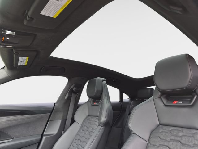Used 2024 Audi RS e-tron GT w/ Carbon Performance Package AWD/4WD image 33