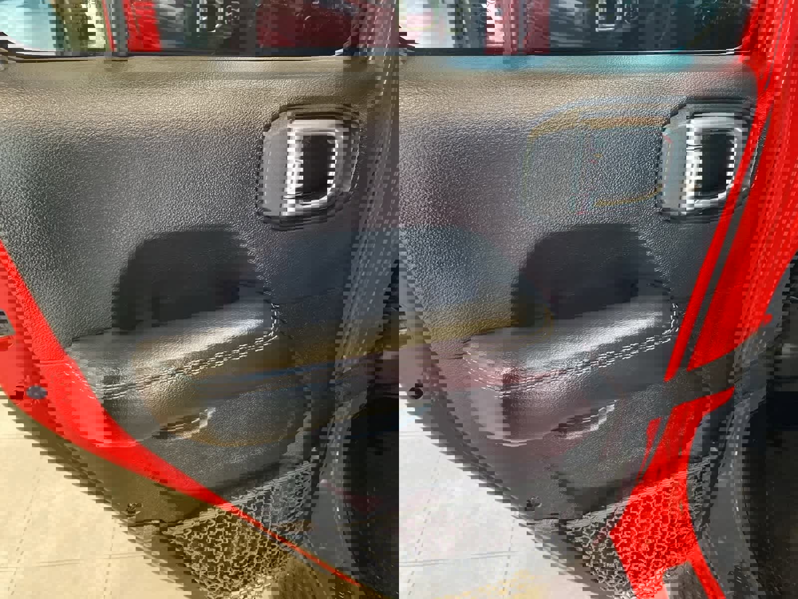 Used 2018 Jeep Wrangler Unlimited Sahara w/ Uconnect 4C Nav & Sound Group image 26