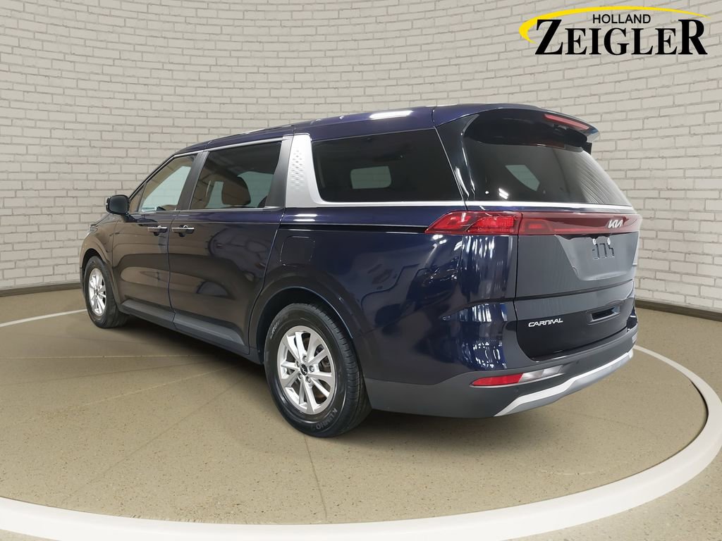 Used 2023 Kia Carnival LX image 7